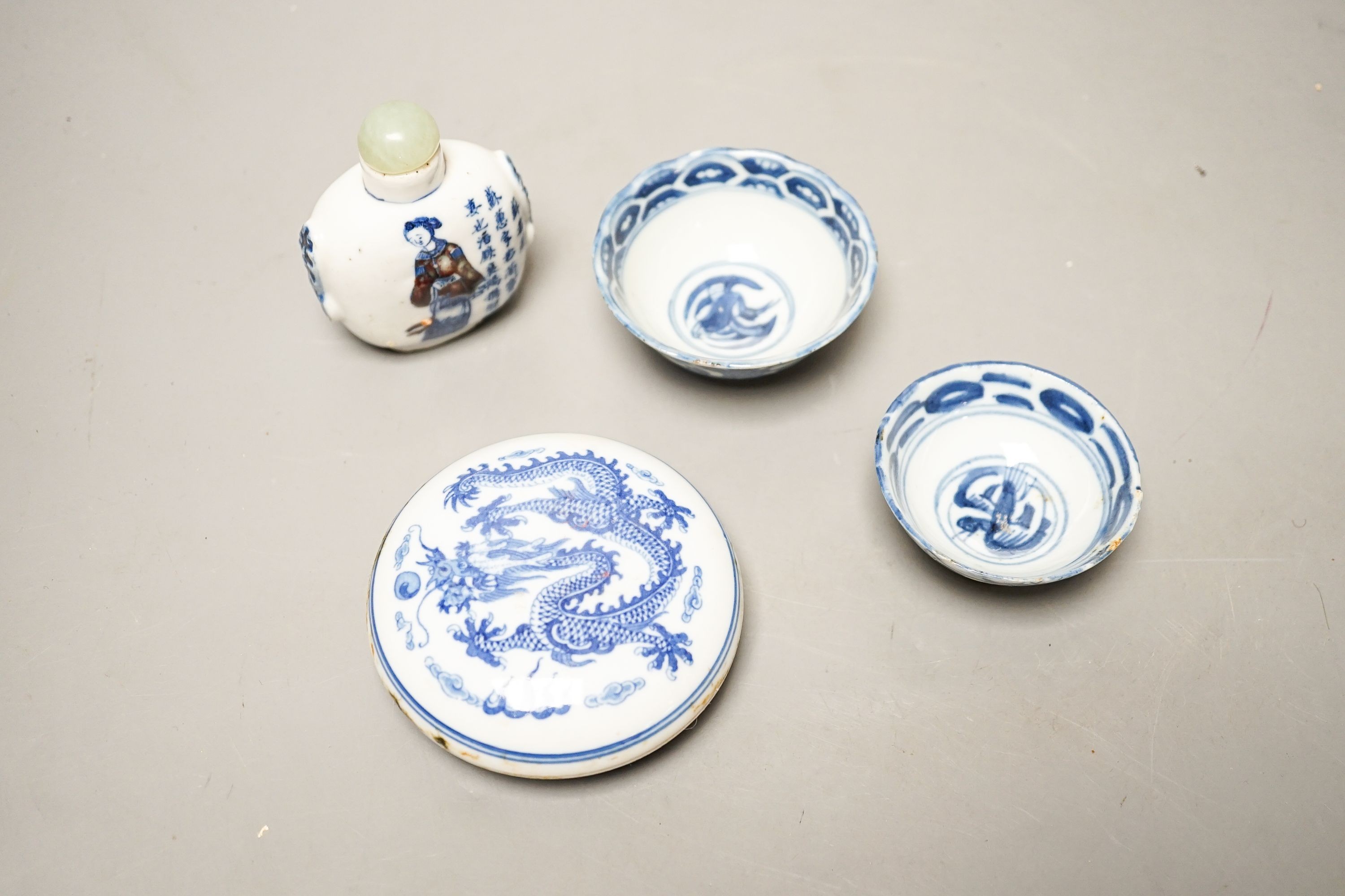 A Chinese underglaze blue and copper red snuff bottle, late 19th century, two blue and white bowls and a box and cover (4) 8.5cm